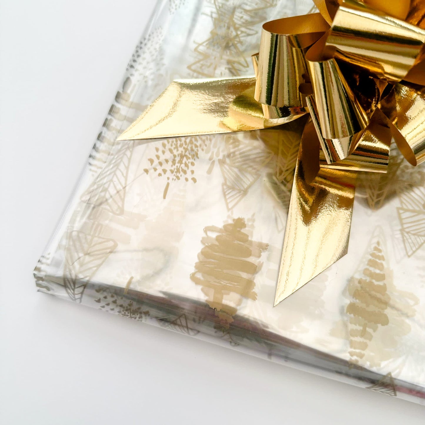 Gold Tree Cellophane & Metallic Gold Pull Bow