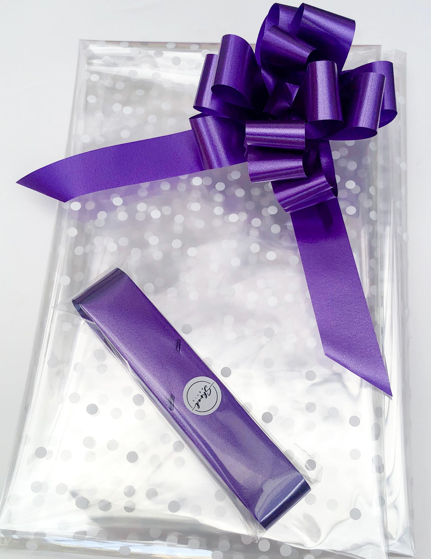 Large Dot Cellophane & Pull Bow