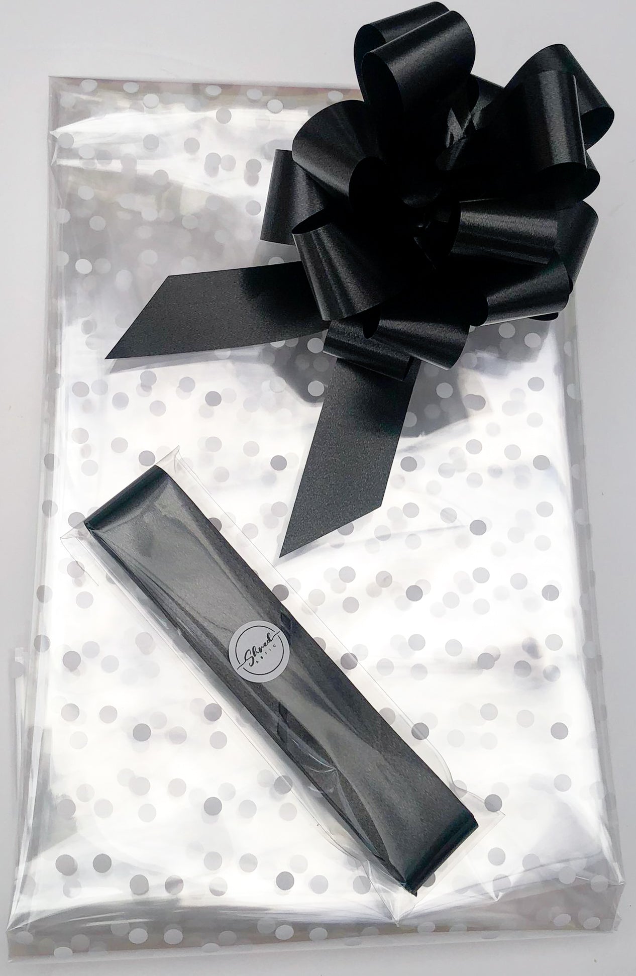 Large Dot Cellophane & Pull Bow