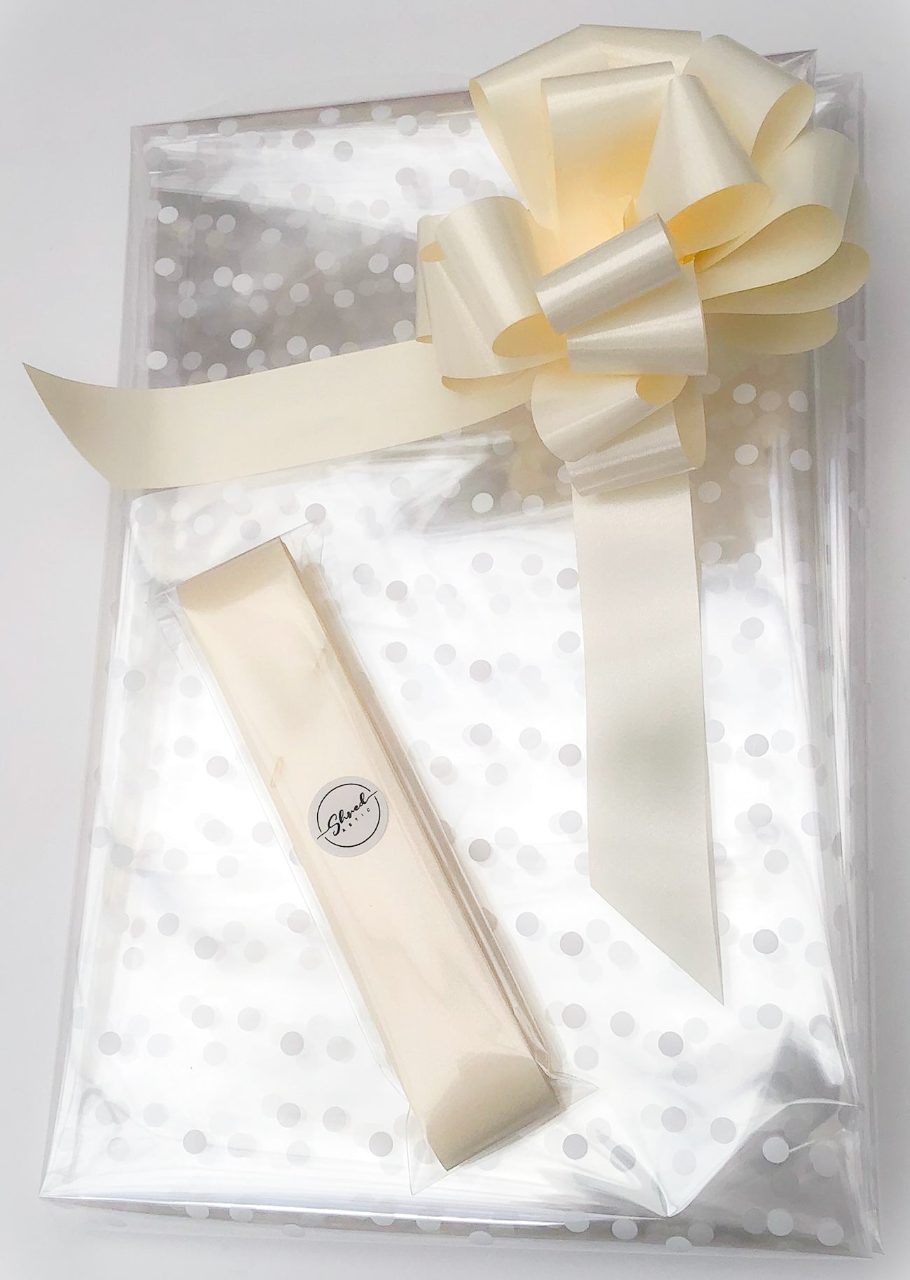 Large Dot Cellophane & Pull Bow