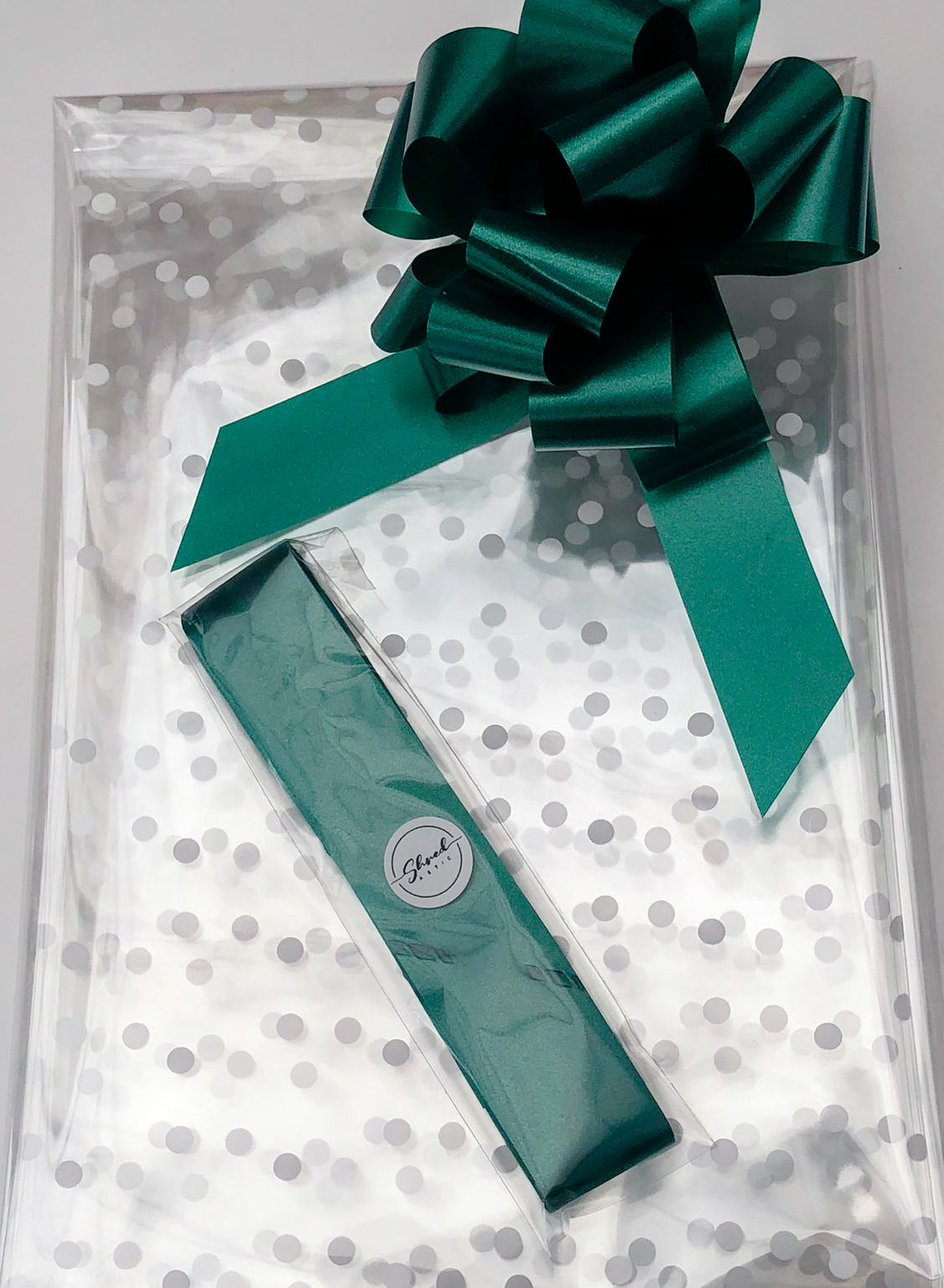 Large Dot Cellophane & Pull Bow