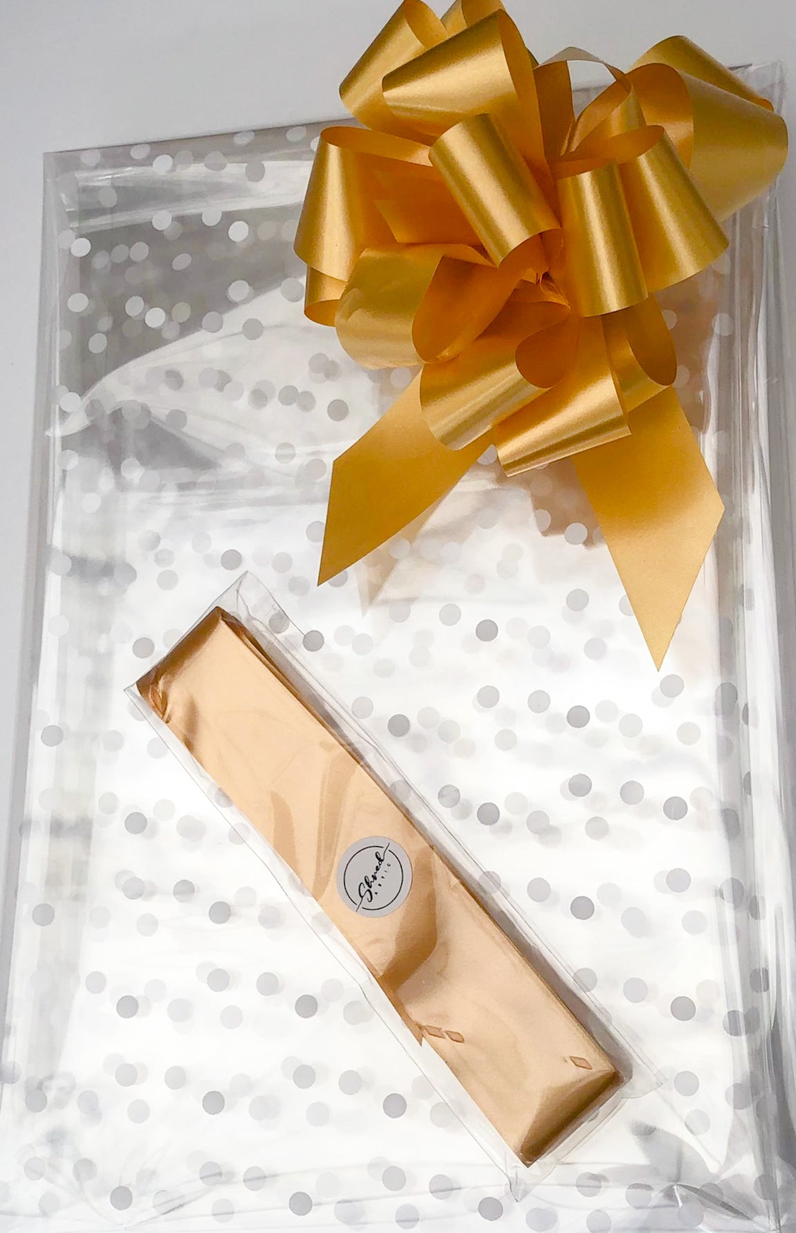 Large Dot Cellophane & Pull Bow