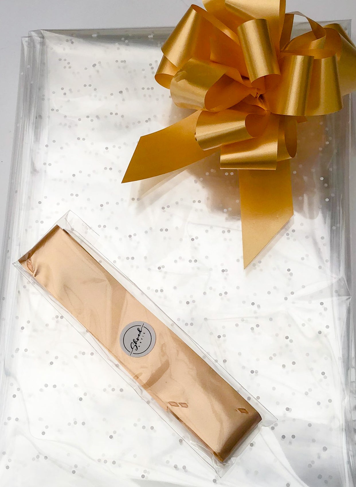 Micro Dot Cellophane & Pull Bow