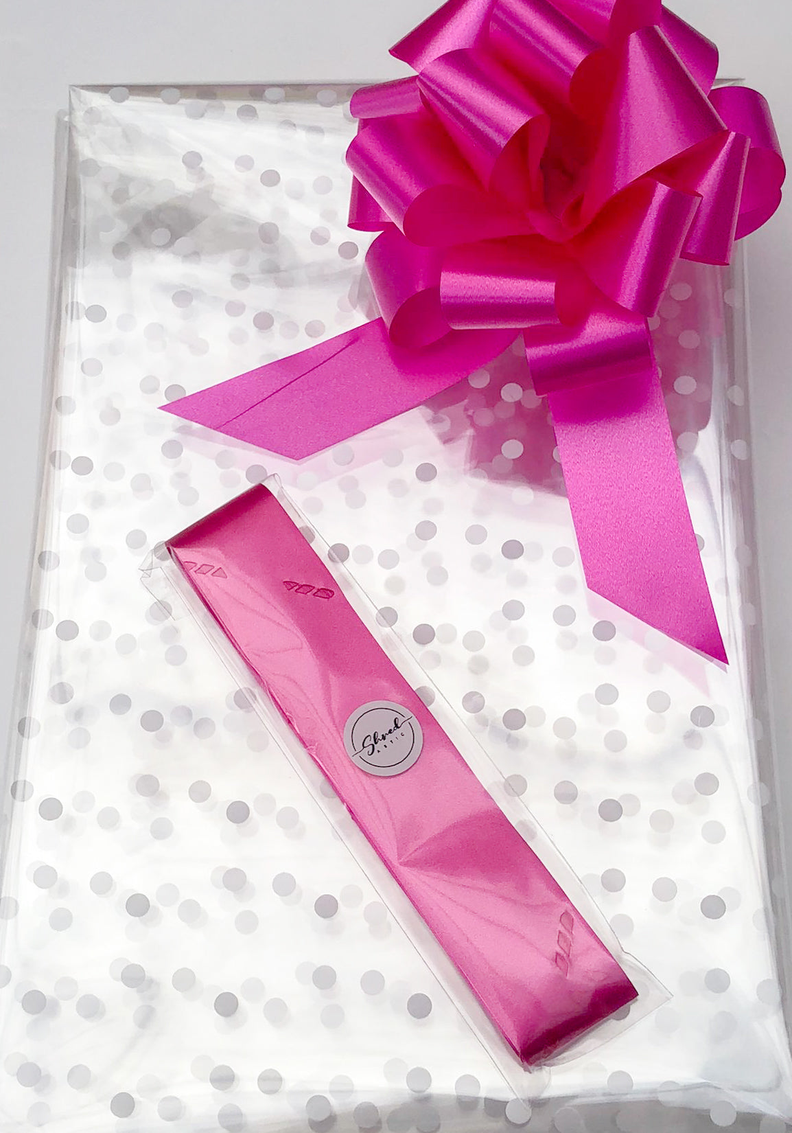 Large Dot Cellophane & Pull Bow
