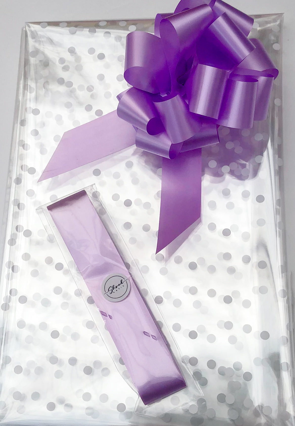 Large Dot Cellophane & Pull Bow