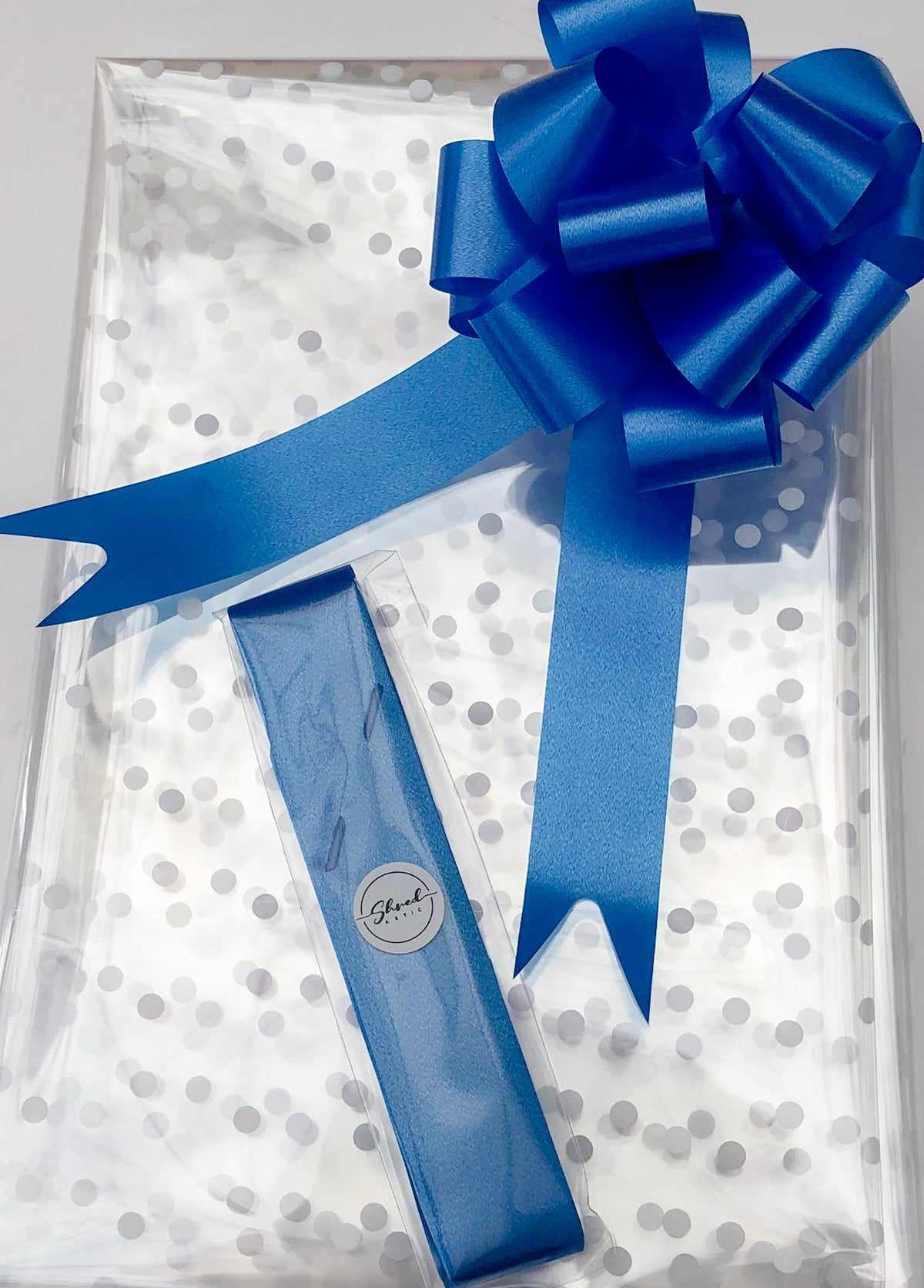 Large Dot Cellophane & Pull Bow